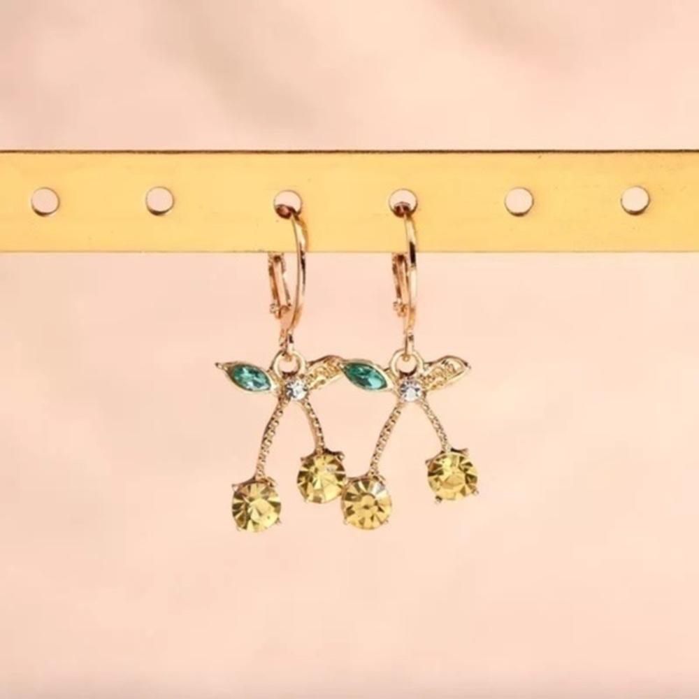 3/$30 💛 Cherry Charm Earrings